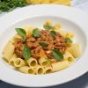 Rigattoni com Ragú de Linguiça Caseira e Erva Doce