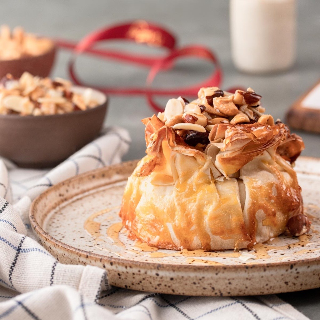 Queijo Brie em Massa Folhada com Mel e Castanhas The Market l O